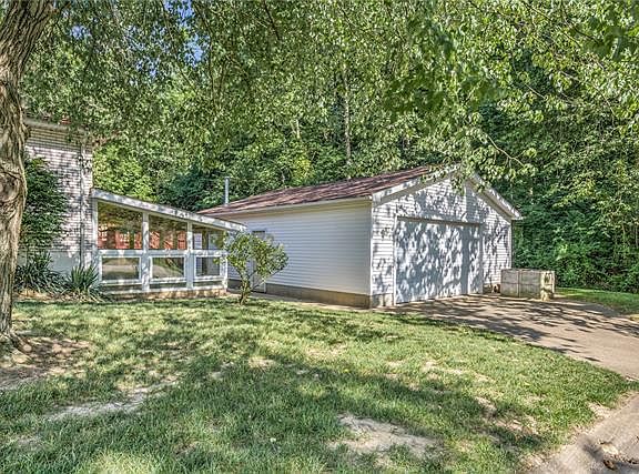 3rd image of 4901 Hill Dr