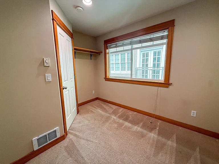 2325 Franklin Ave E #A — Photo 12