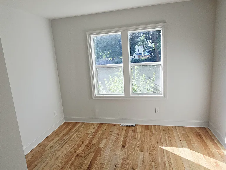 914 W 3rd St #1 — Photo 6