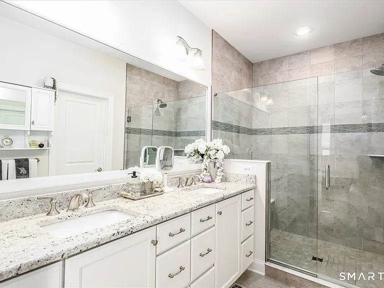 17 Great Hill Dr #17 — Photo 12