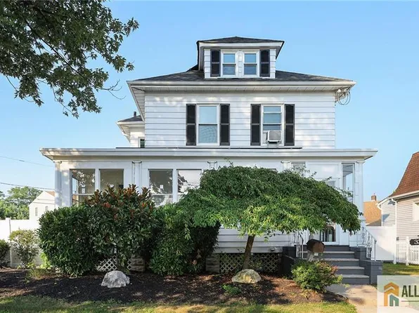 332 Berry St, Woodbridge, NJ 07095