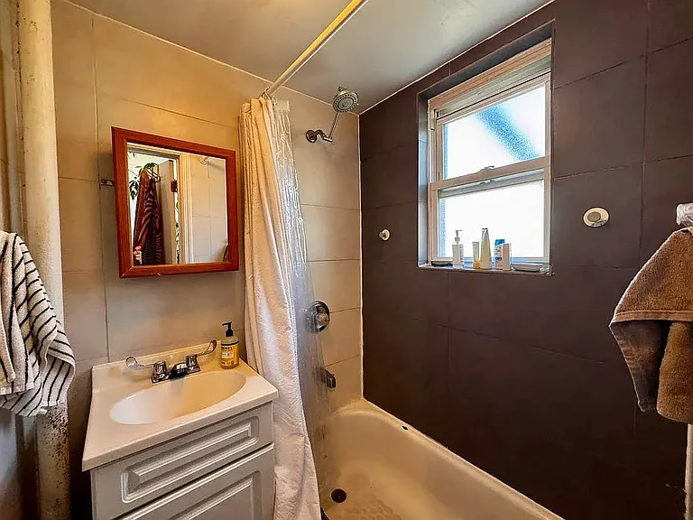 955 Metropolitan Ave #2R — Photo 12