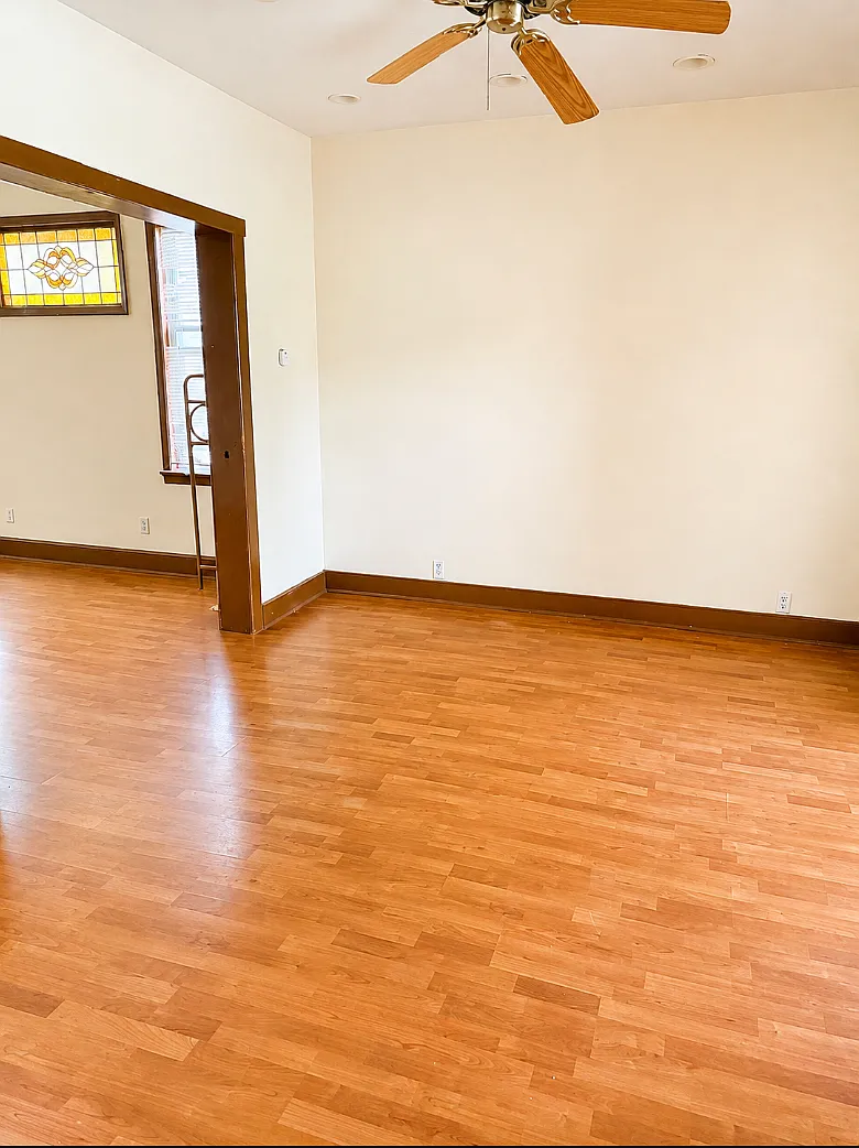 3 bed, 1300 sqft, $2,100 — Photo 2