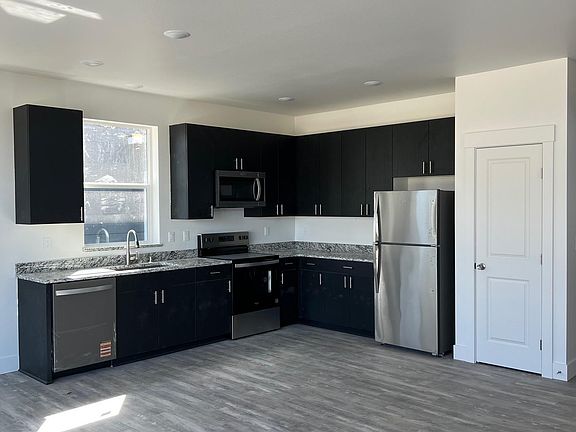 2nd image of 5872 W 41st Ave