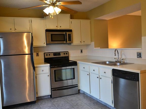 3rd image of 7815 Barkwood Dr