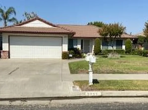 2721 W Pinewood Drive, Madera, CA 93637