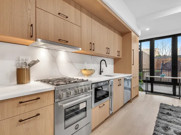 490 Lorimer Street image 1 of 10