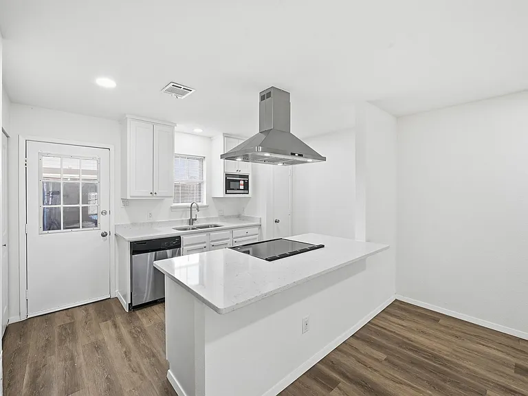73 Winchester Dr — Photo 4