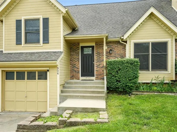 906 N Cedarcrest Dr, Olathe, KS 66061