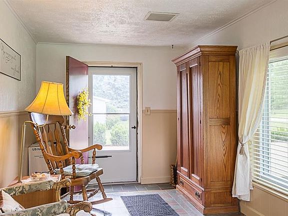 3rd image of 706 E 18th St