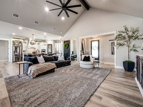 4th image of 123 Proctor Ln