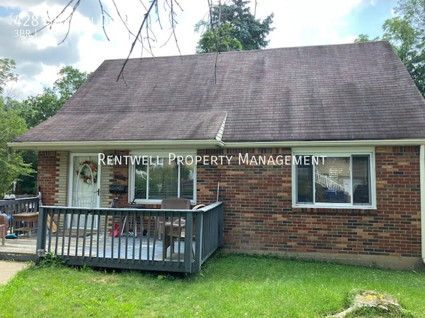 Charming 3-Bedroom Home with Ample Parking in Penn Hills — Photo 1