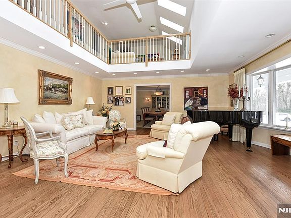 4th image of 30 Chestnut Ridge Rd