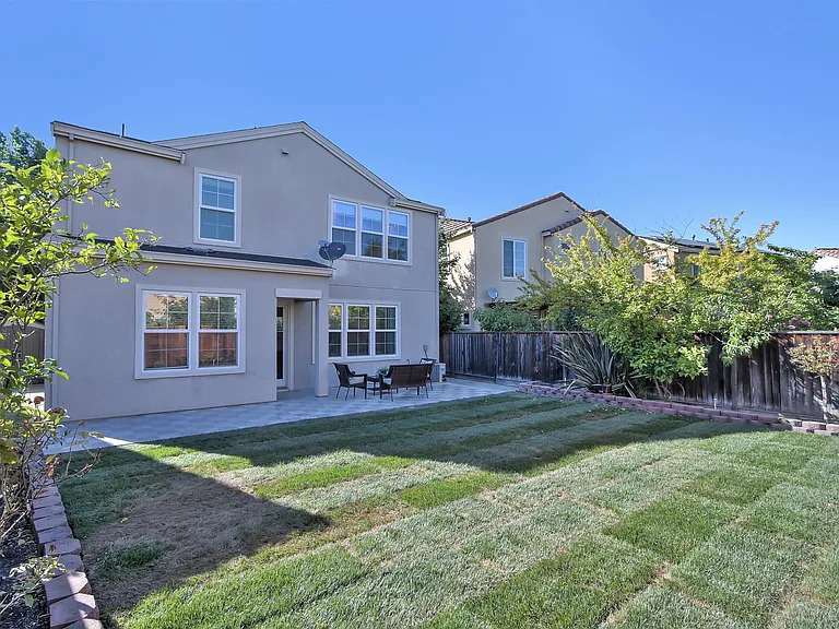 1130 E River Pkwy — Photo 23