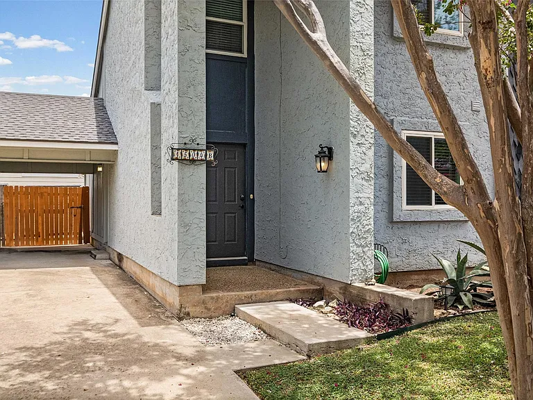 1504 Bridgeway Dr #B — Photo 2