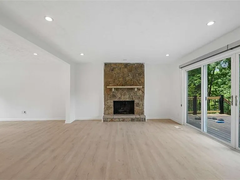 5132 Willow Point Pkwy — Photo 6