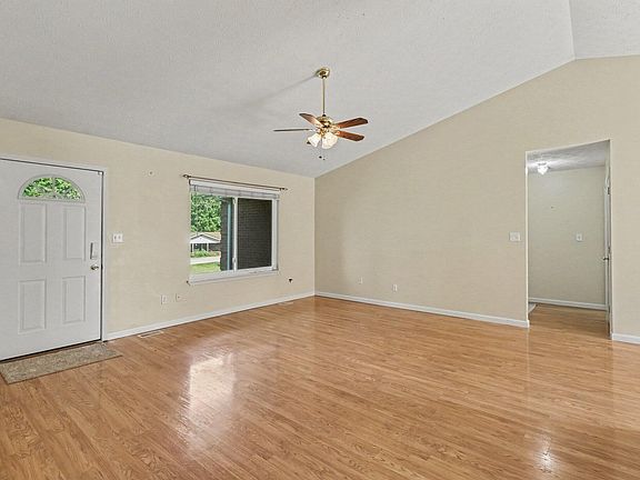 5th image of 13 Ridge View Cir