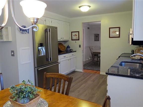 5th image of 112 Farmington Dr