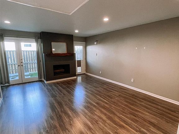 3rd image of 2725 Hood St APT 102