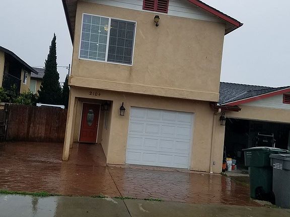 2nd image of 2104 Vista St