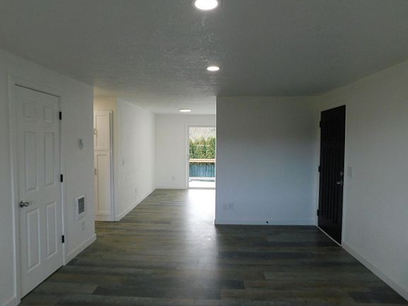 2nd image of 193 Rosewood Dr NW APT 3