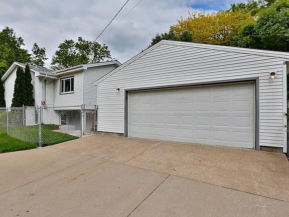 4th image of 1542 Wilson Ave