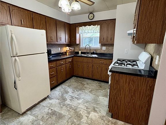 3rd image of 209 Crest Ave