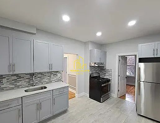 1st image of 577 S 17th St #44