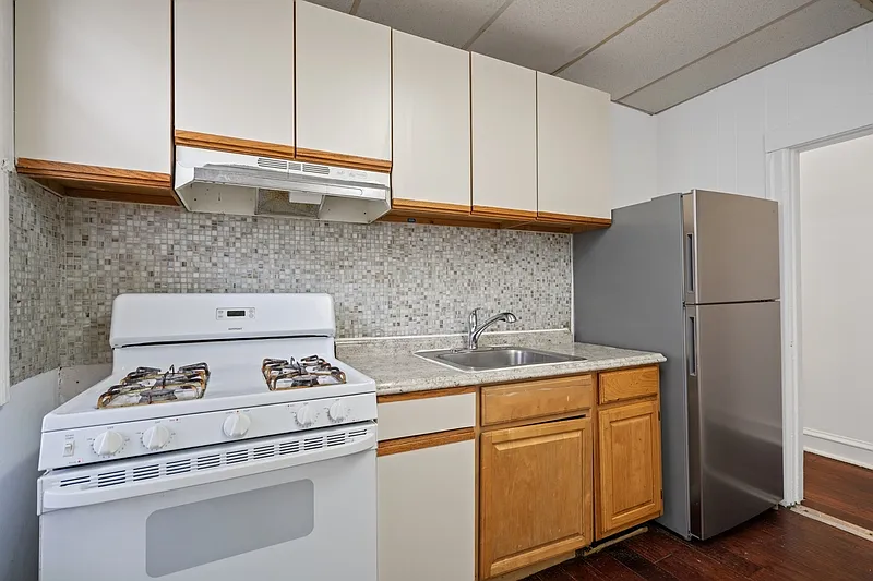 1 bed, 1.0 bath, $1,275 — Photo 3
