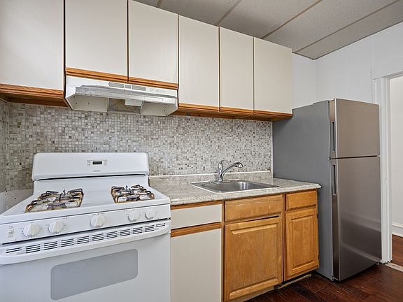 3rd image of 156 Chestnut Ave #1F