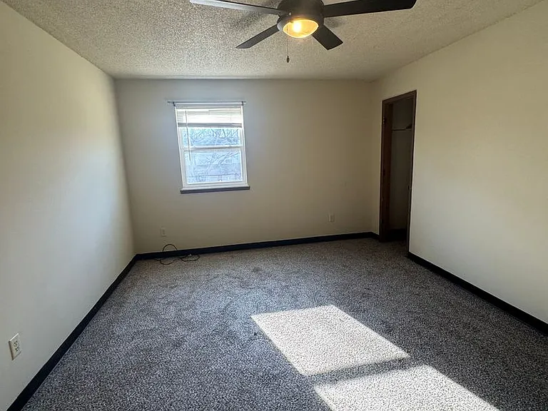 4521-4533 W Bellview Dr — Photo 2