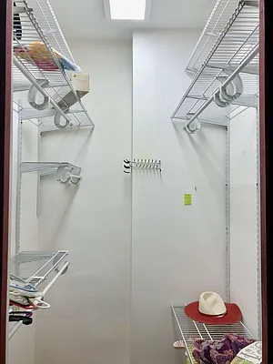 Rented by Halvatzis Realty | media 22