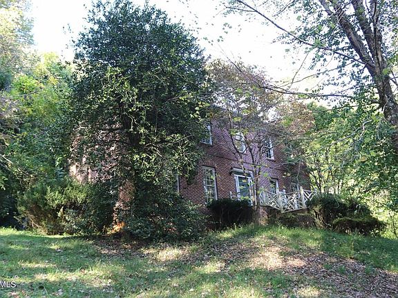 3rd image of 5609 Meadow Glen Dr