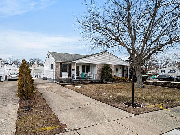 2nd image of 1261 Illinois Ave