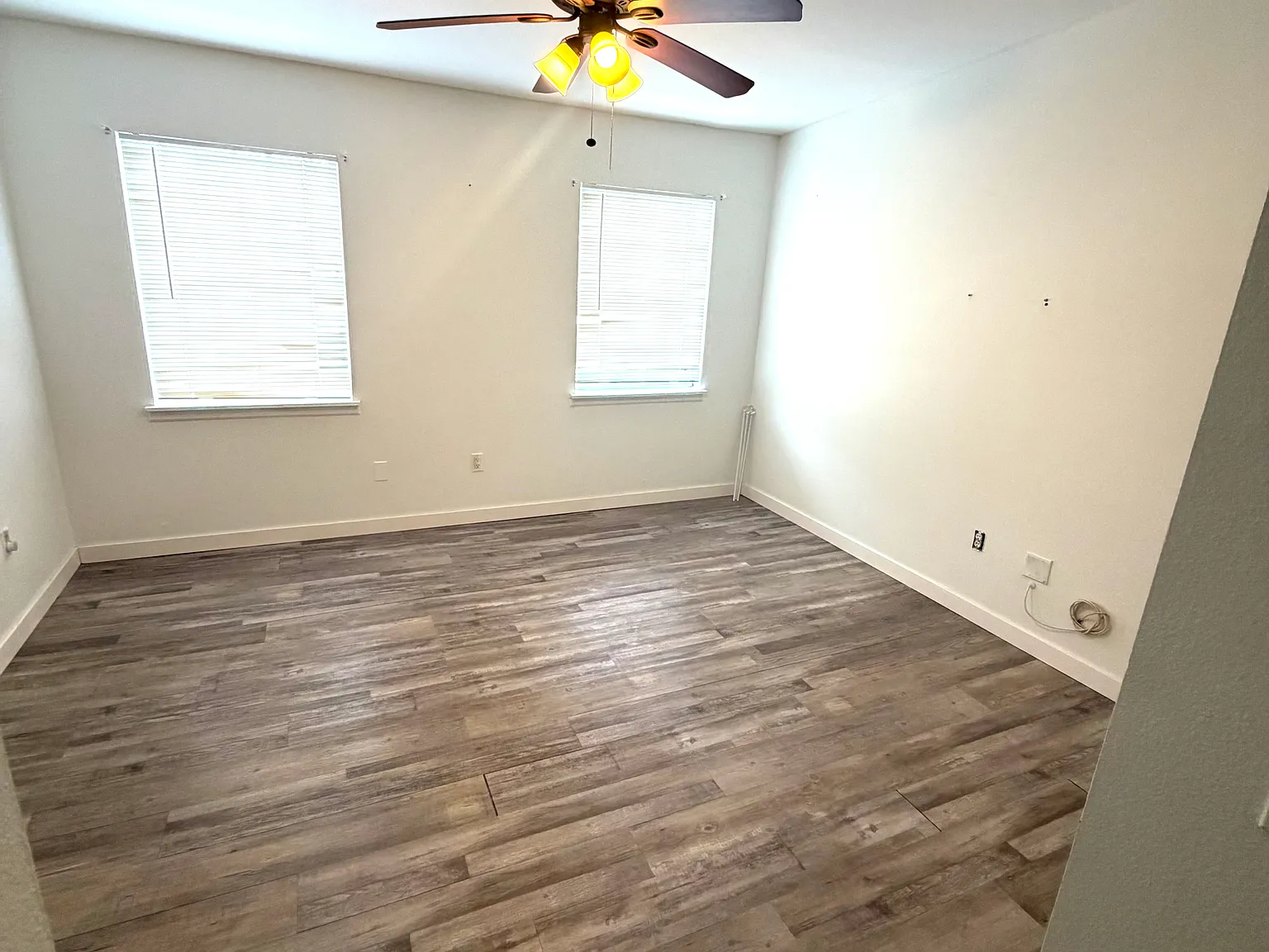 3 bed, 2.5 bath, 1300 sqft, $2,200 — Photo 4