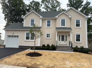 208 E James Pl E, Iselin, NJ 07095