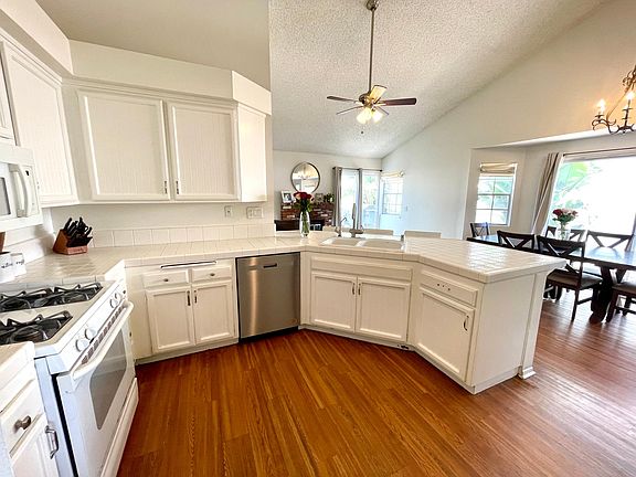 3rd image of 9901 Basswood Ct
