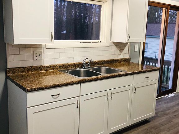3rd image of 3418 Wayside Dr