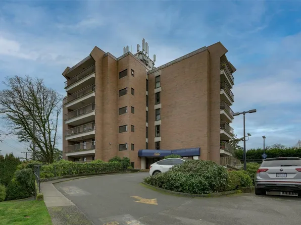4030 Quadra St #103, Saanich, BC V8X 1K2