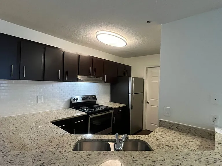 Wesley St. Claire Apartments at Lawrenceville — Photo 304