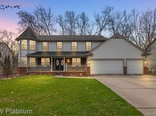 2107 Deer Run Trl, Waterford, MI