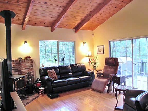 2nd image of 290 Park Dr