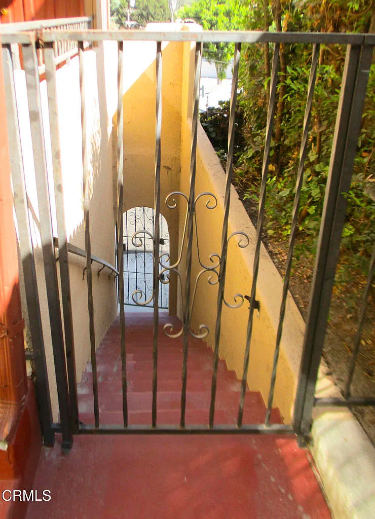 4 bed, 2.0 bath, 1856 sqft, $3,975 — Photo 4