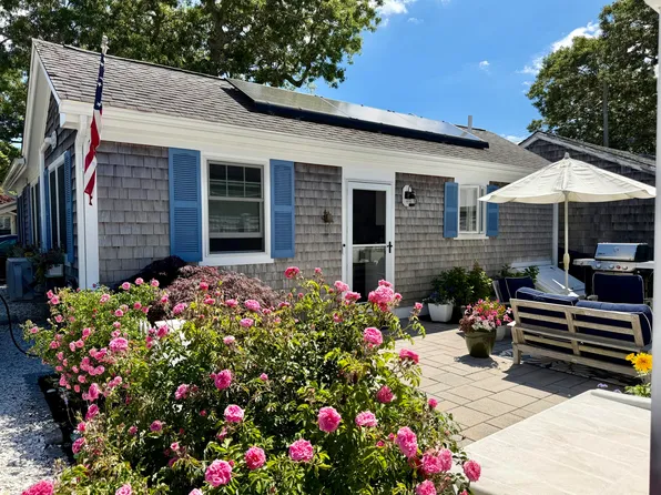 6 Pleasant Avenue, Harwich Port, MA 02646
