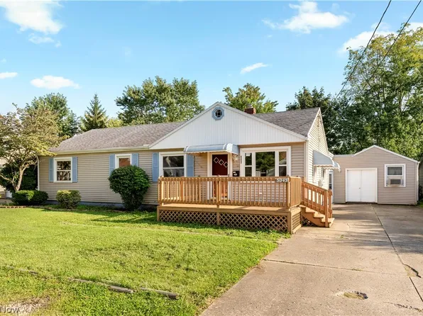 3045 Bayer Cir NW, Massillon, OH 44646