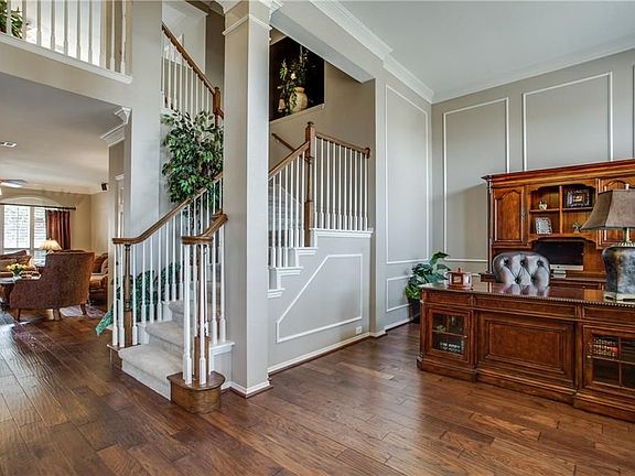 4th image of 6300 Wolf Run Dr