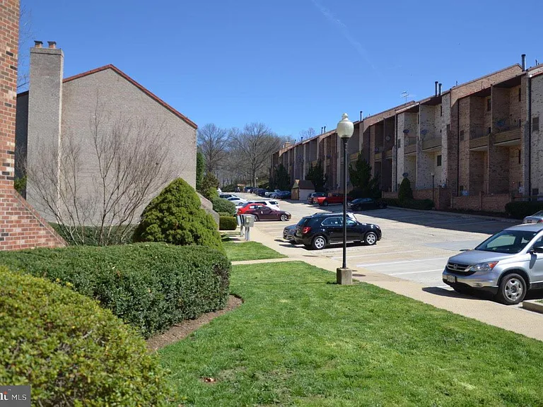 3840 Steppes Ct #B-3840B — Photo 2