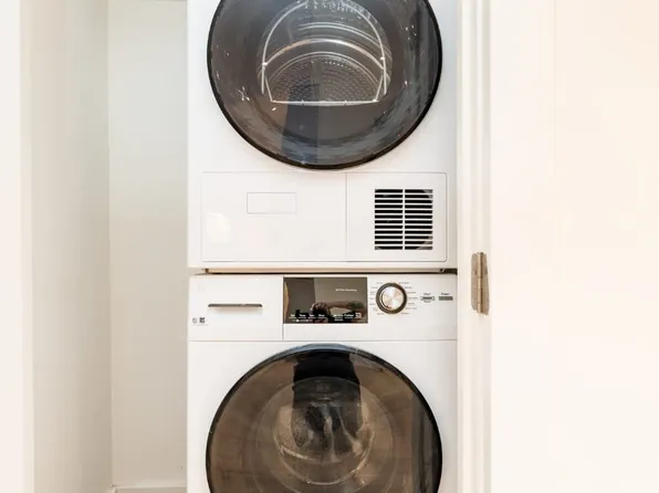 376 Bedford Avenue image 14 of 23