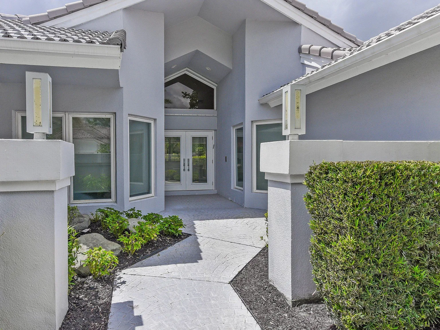 5 bed, 5.0 bath, 3337 sqft, $32,000 — Photo 3