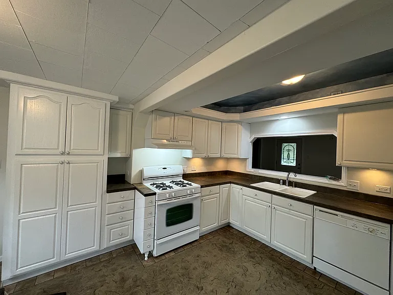 92 Lakewood Dr — Photo 4
